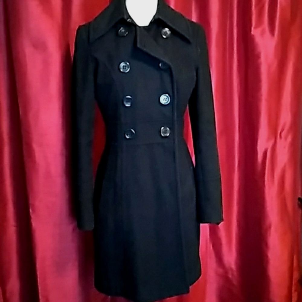 Donating in may 2022, guess fitted coat